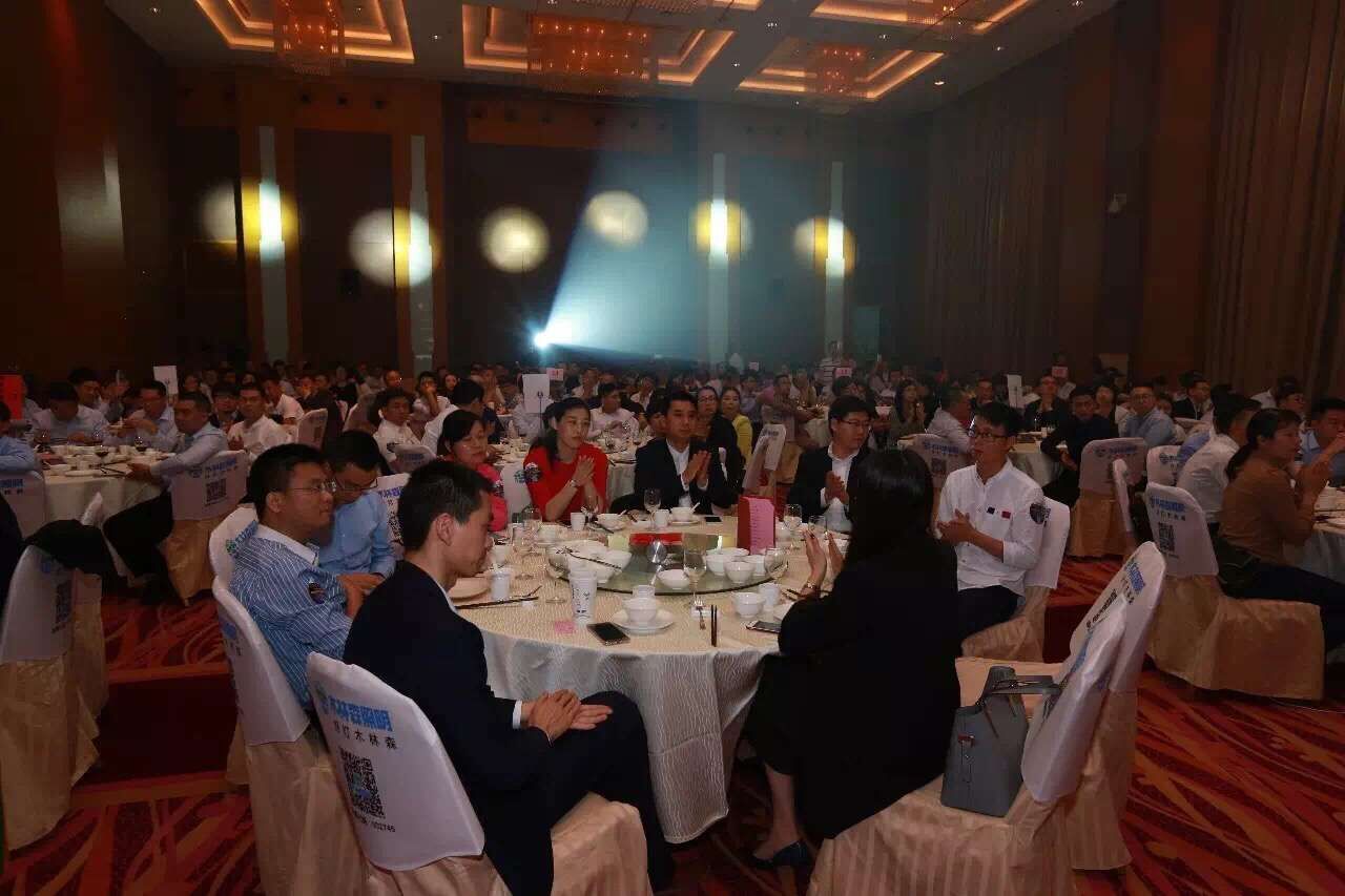 愛尅穫“城(cheng)市髮展(zhan)貢獻獎”